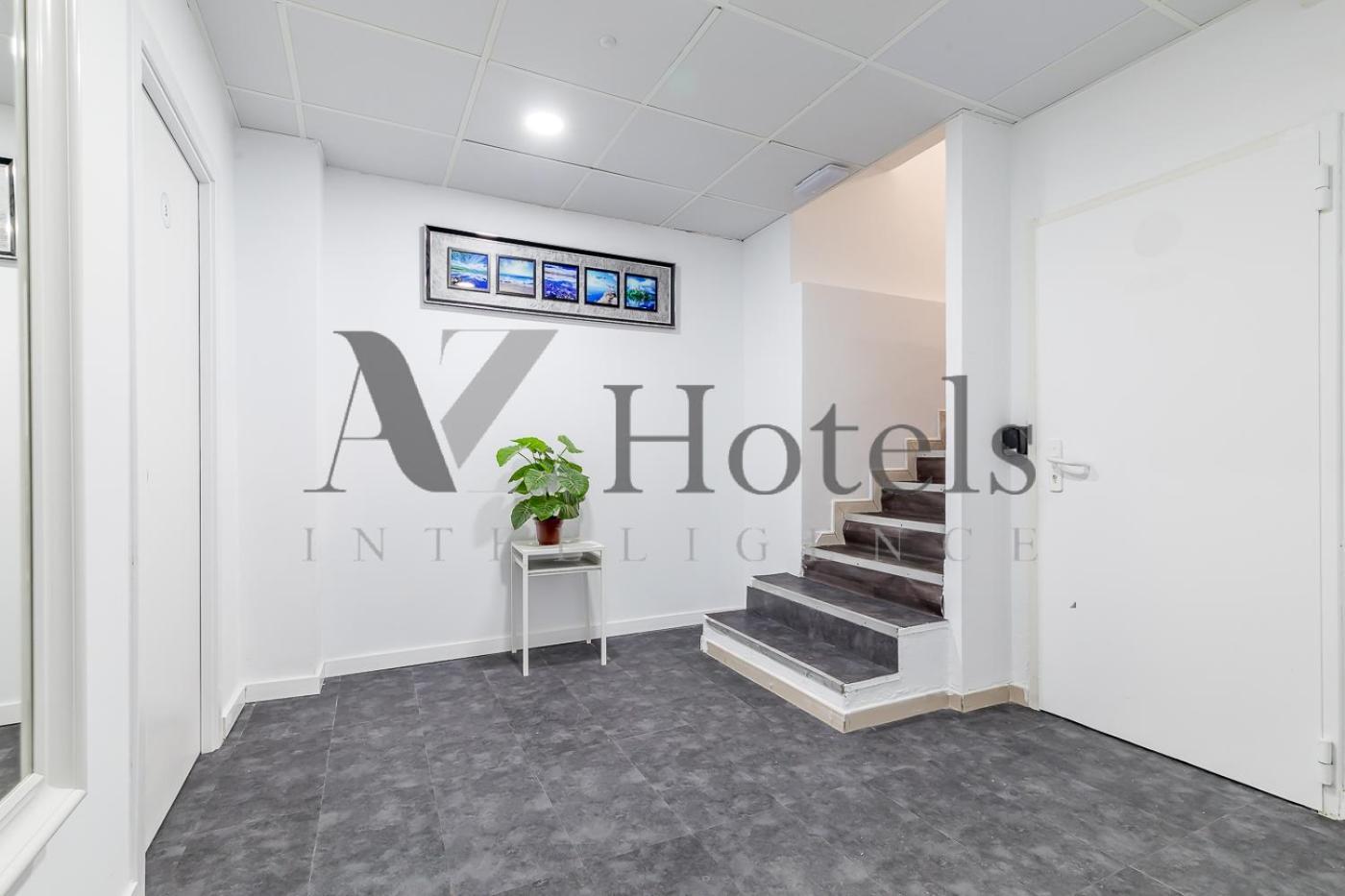 Ayz Ulises - Auto Check-In Property Madrid Exteriör bild
