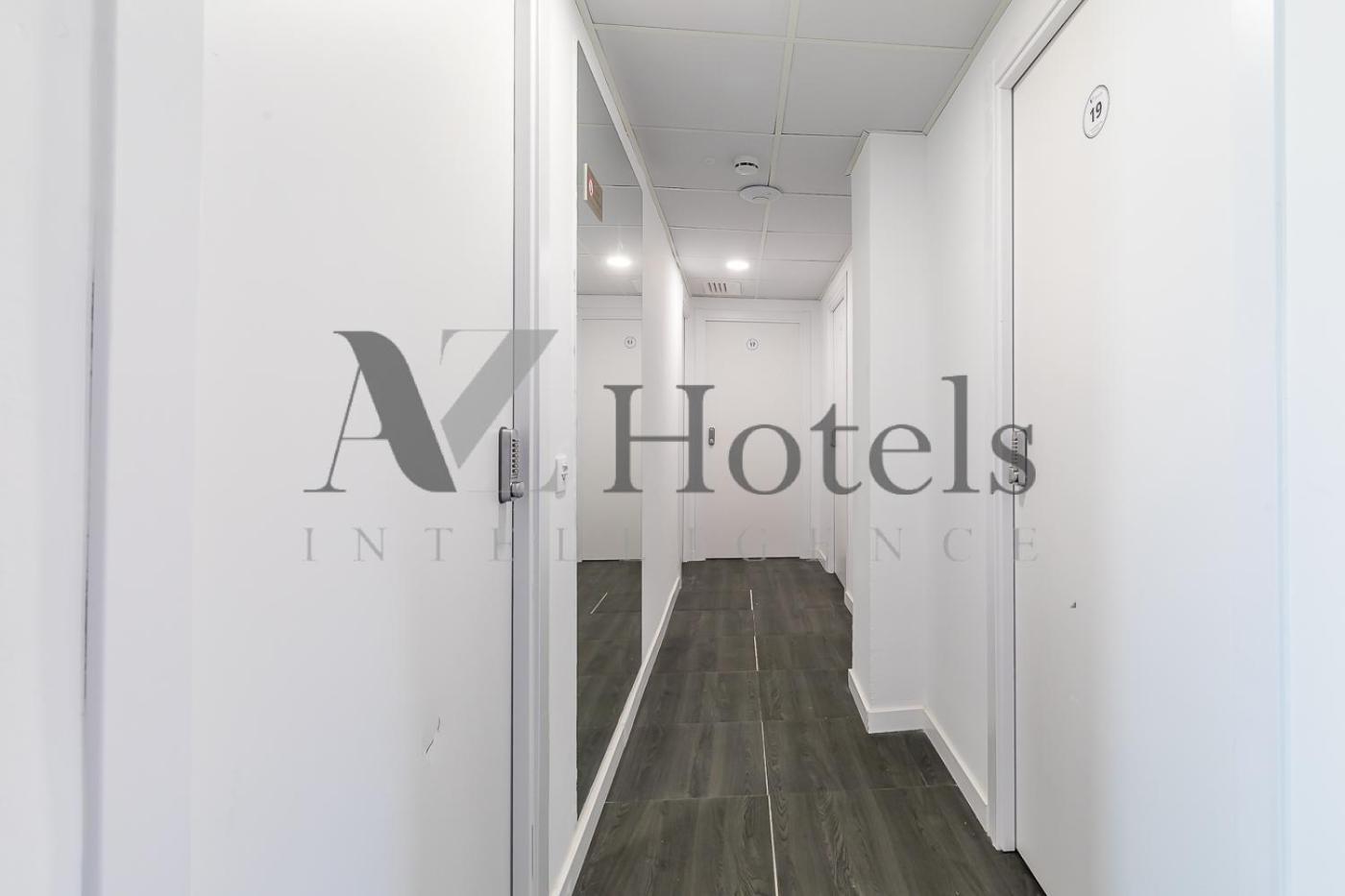 Ayz Ulises - Auto Check-In Property Madrid Exteriör bild