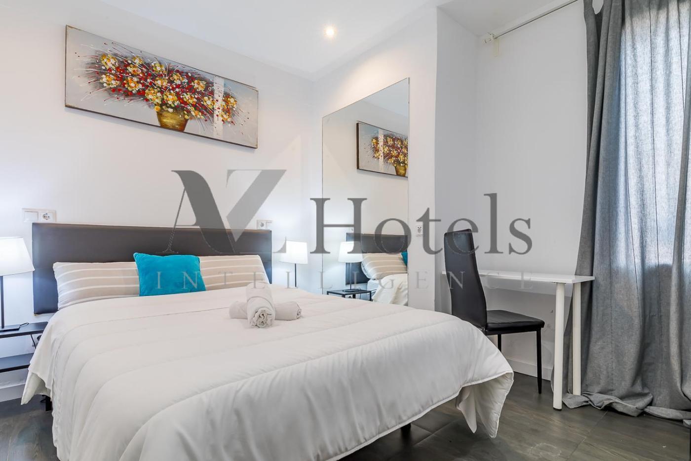 Ayz Ulises - Auto Check-In Property Madrid Exteriör bild