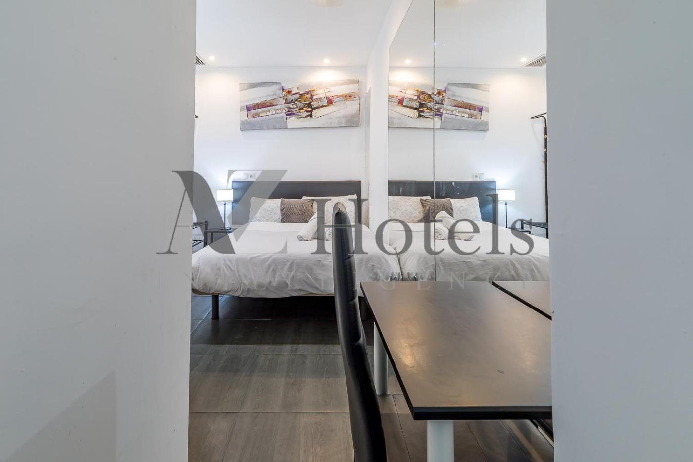 Ayz Ulises - Auto Check-In Property Madrid Exteriör bild